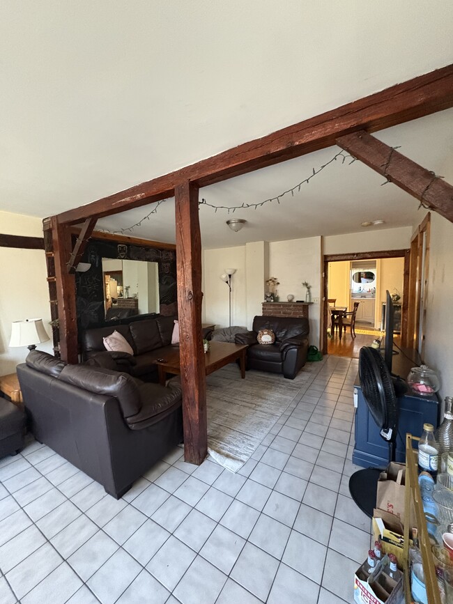 Building Photo - 109 Pelham Rd