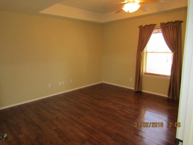 Building Photo - Beautiful 3 Bedroom/2 Bath Home !! **Comin...