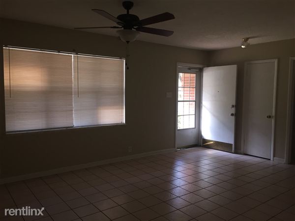 Foto del edificio - 7404 Madison Dr