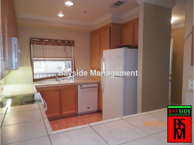 Building Photo - Updated Condo with Immaculately Kept Grounds