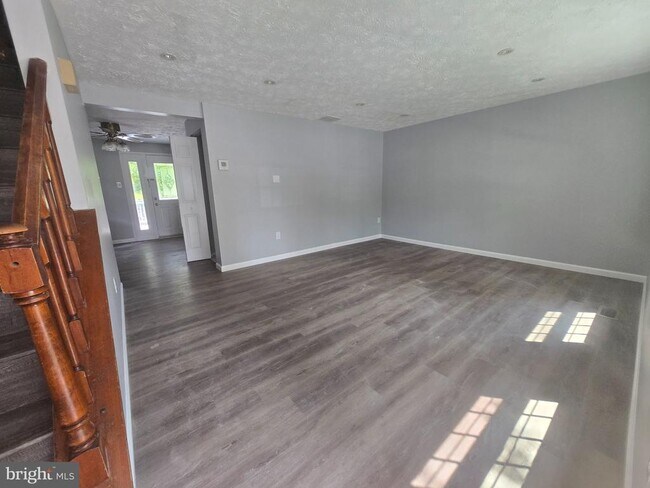 Building Photo - 20321 Greenriver Terrace
