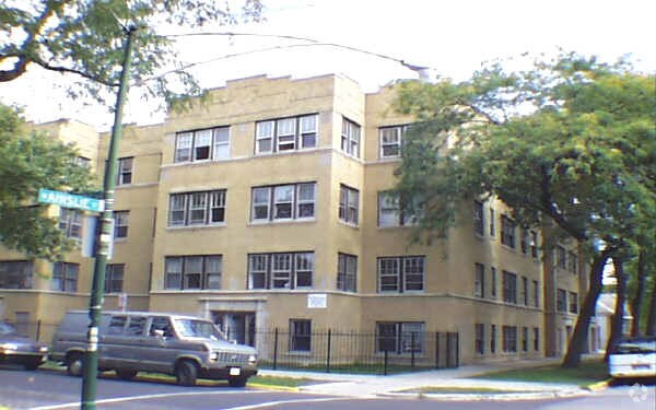 Building Photo - 4901-4909 N Avers Ave