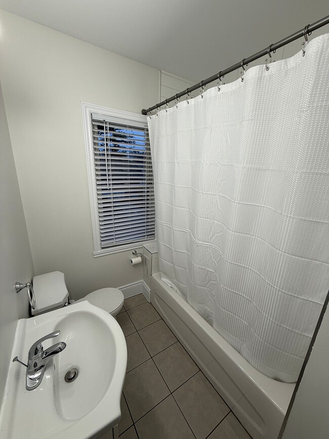 Building Photo - 1621 Church St