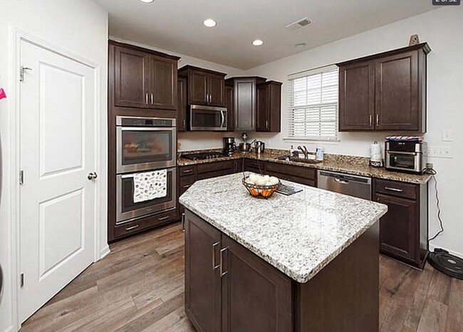 Foto del edificio - 104 Elliott Creek Ln