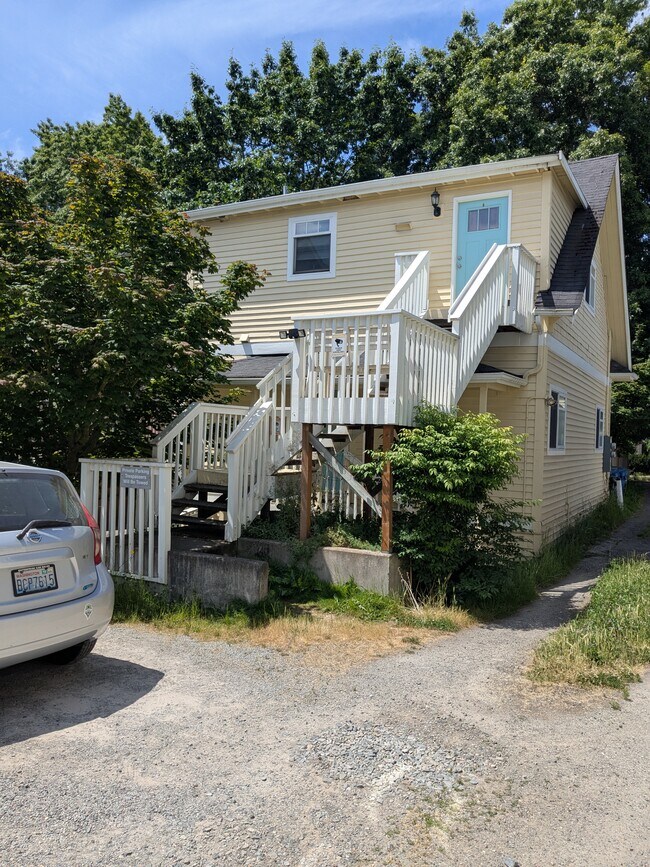 Building Photo - 412 26th Ave S