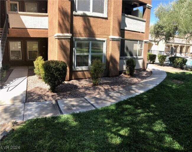 Building Photo - 555 E Silverado Ranch Blvd