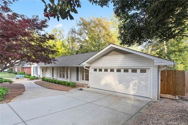 Photo - 4555 Runnemede Rd NW House