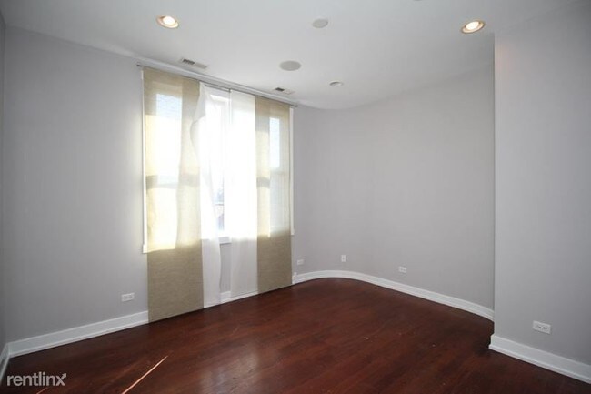 Building Photo - 2 br, 2 bath  - 3041 N Sheffield Ave Unit 112