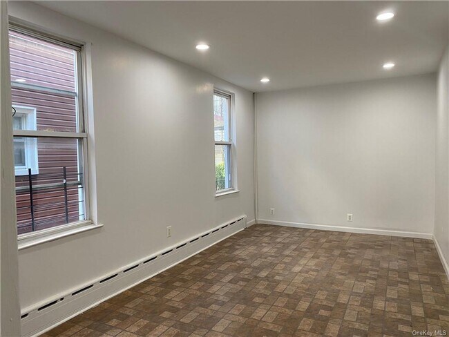 Building Photo - 632 Van Nest Ave