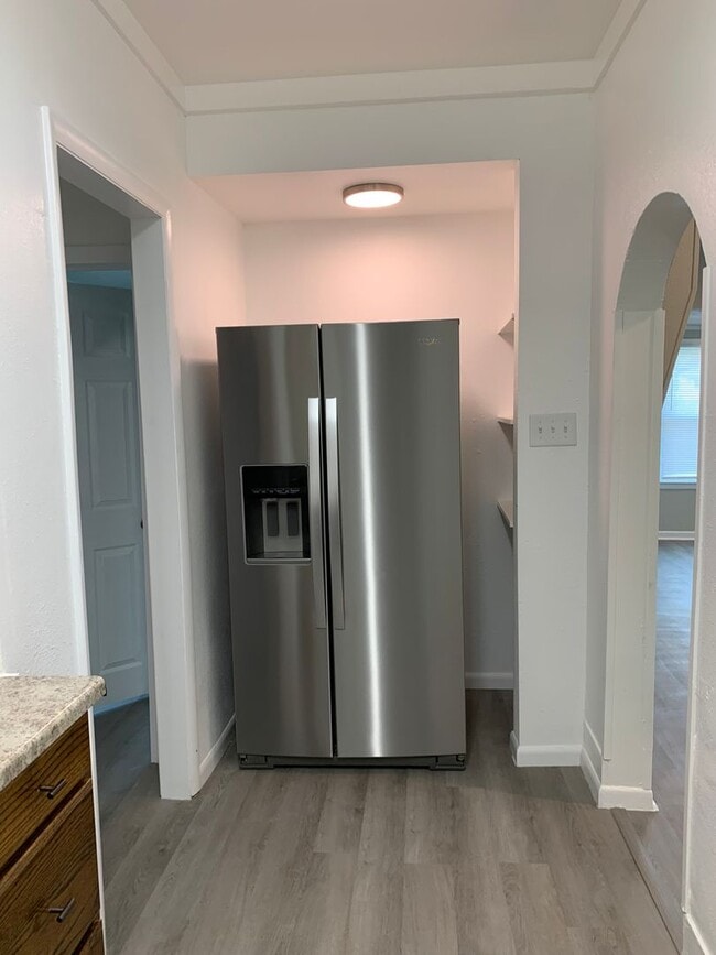 Building Photo - 832 S. Moffett Ave -609 w 9th