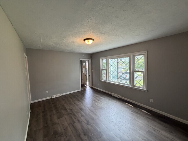 Building Photo - 3899 E 151st St
