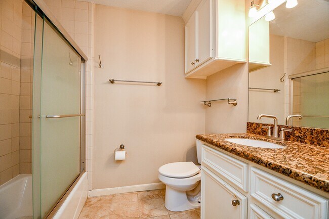 Foto del edificio - 5244 Arboles Dr