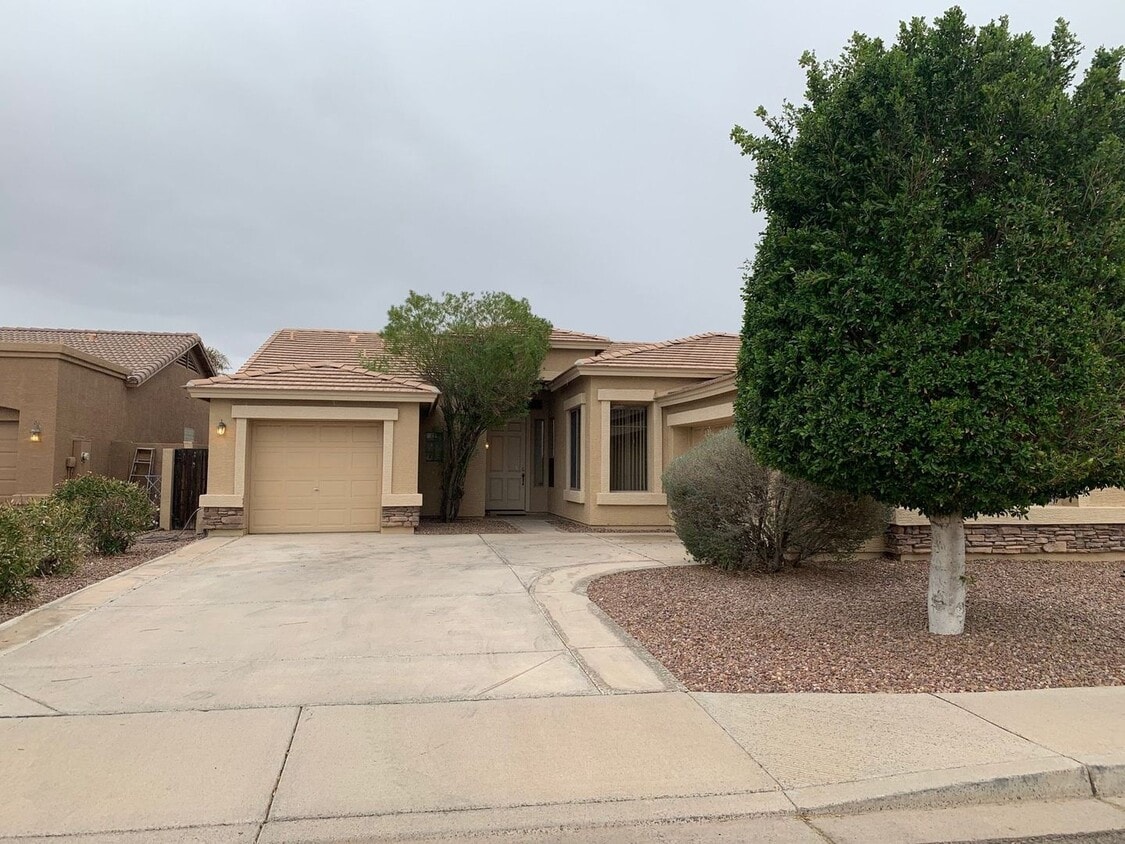 3 Bedroom - 2 Bath - 2148 Sq. Ft. - Blakeman Ranch - Chandler - 3 Bedroom - 2 Bath - 2148 Sq. Ft. - Blakeman Ranch - Chandler