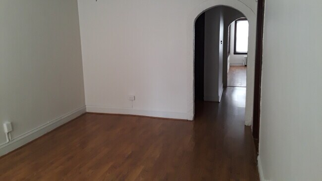 Foto del edificio - 1027 W Touhy Ave