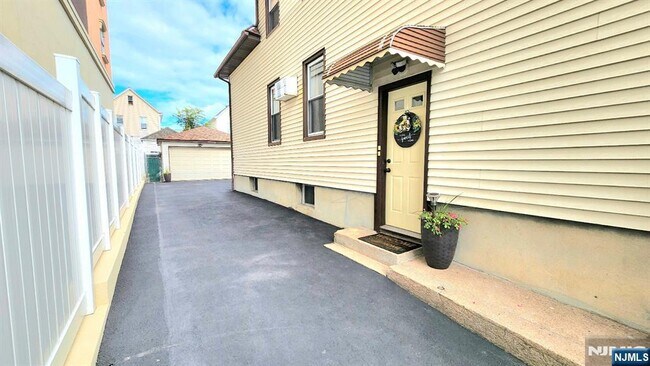 Foto del edificio - 11 Banta Ave