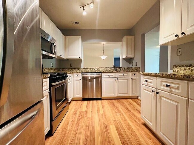 Building Photo - 20271 Beechwood Terrace
