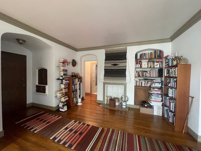 Building Photo - 813A Forest Ave