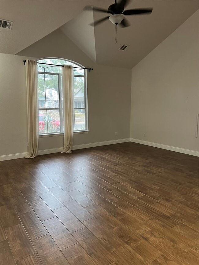 Building Photo - 728 Sampson