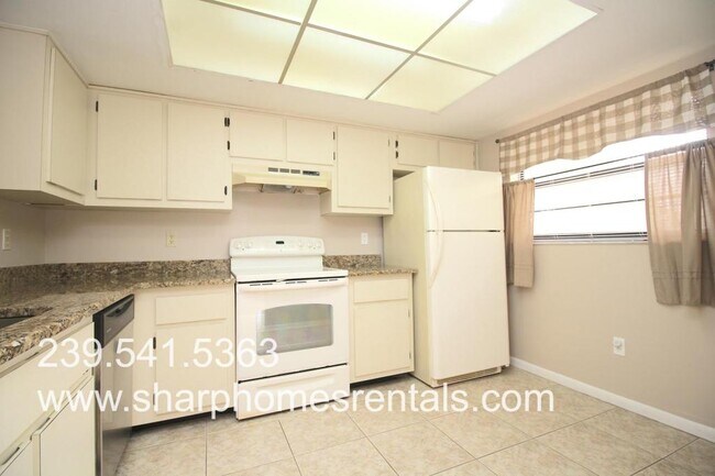 Building Photo - 4516 SW 10th Ave