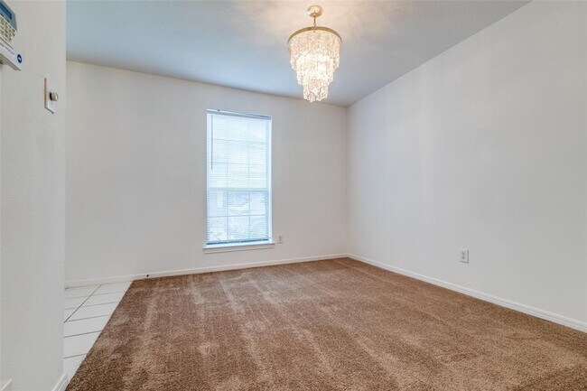 Building Photo - 13834 Trumpetvine St