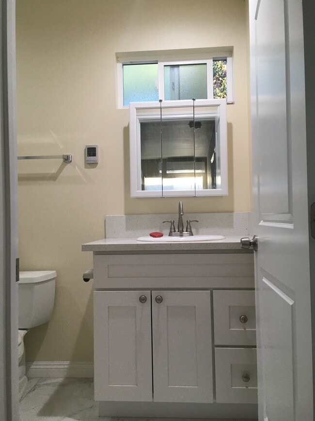 Baño - 219 W Ash Ave