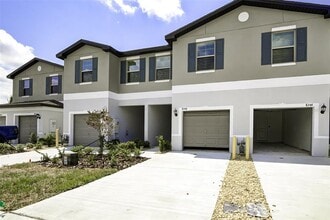 Building Photo - 8240 Cor Pne Wy