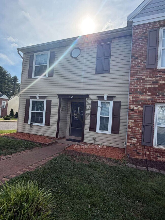 Foto del edificio - 569 Cromwell Ct
