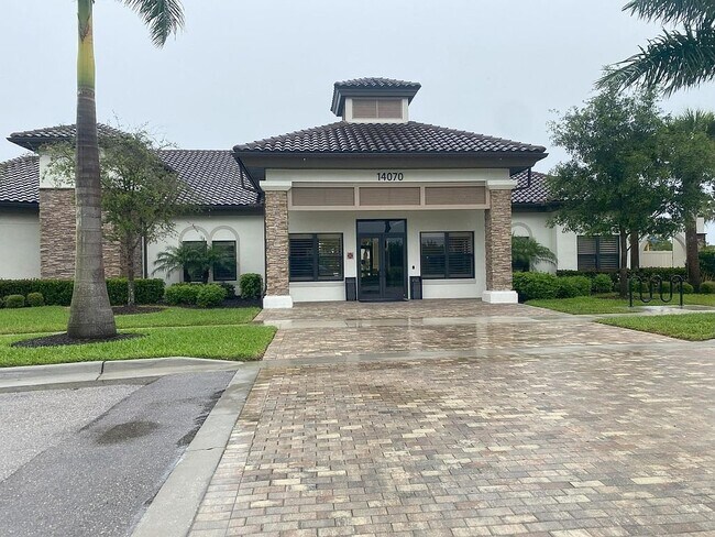 Foto del edificio - 14882 Portico Blvd