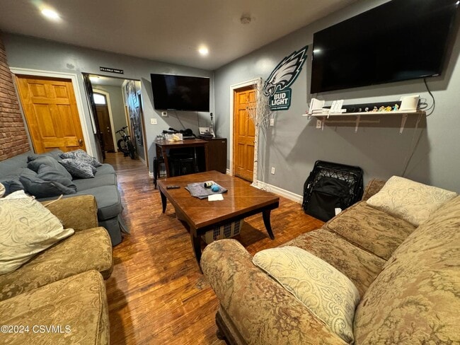 Common area - 13 E 3rd St