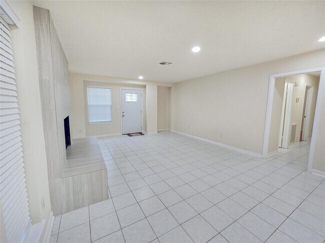 Building Photo - 13115 High Star Dr