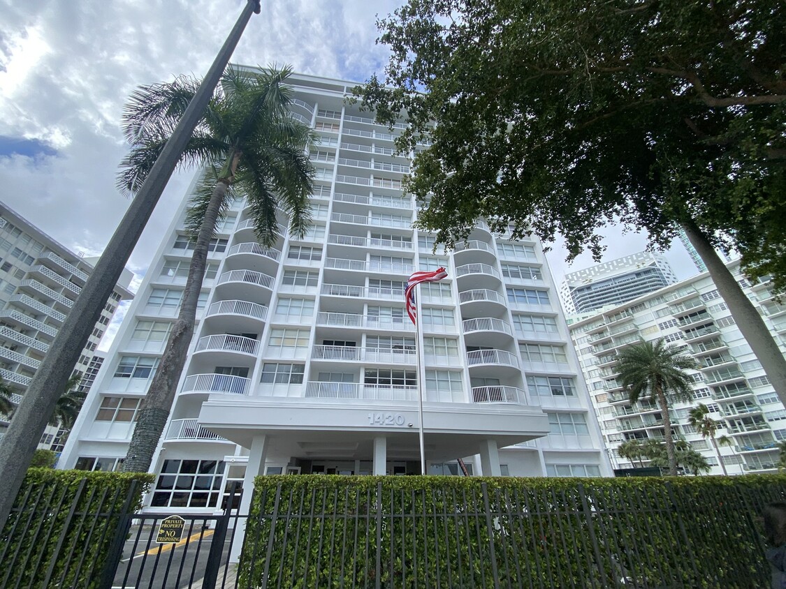 Foto principal - 1420 Brickell Bay Dr