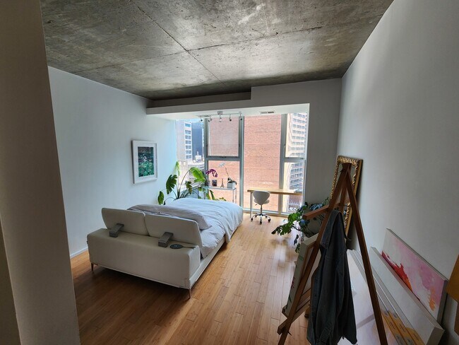 Foto del edificio - 550 N St Clair St