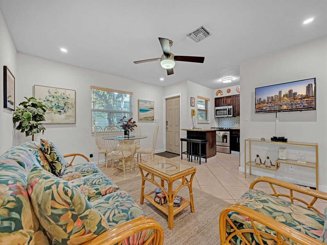 Foto principal - 909 NE 23rd Dr