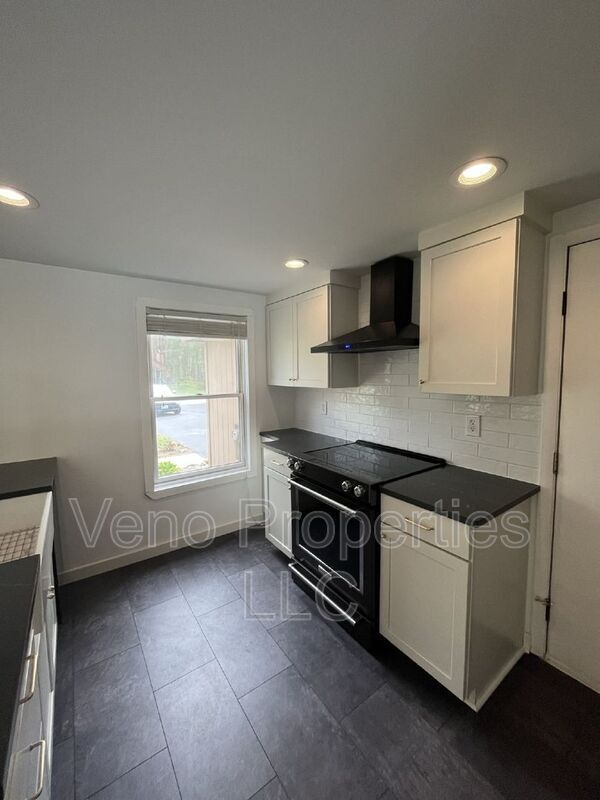 Foto del edificio - 130 Thimbleberry Rd