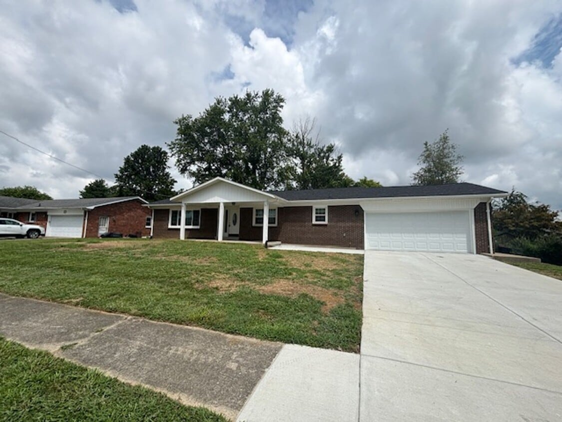 Primary Photo - 395 W Crocus Dr