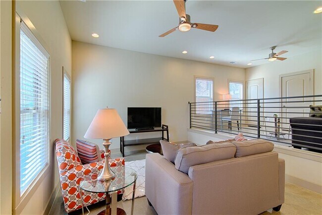 Foto del edificio - 2708 E 12th St