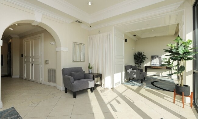 Building Photo - 2120 Kipling St