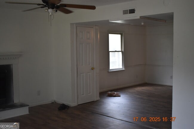 Building Photo - 4403 Azalea Dr