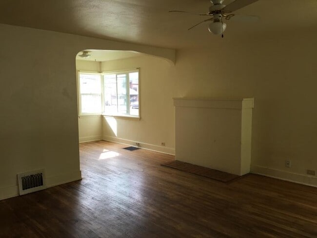 Building Photo - 504 Montana Ave