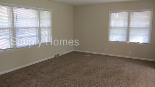 Building Photo - 1301 Wilshire Dr