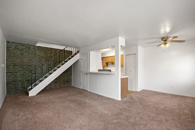 Foto del edificio - Bright Townhome in Lakewood!