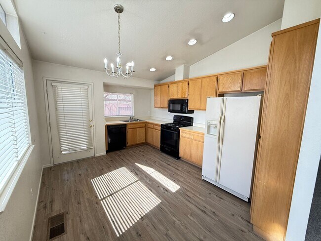 Foto del edificio - 3 bedroom, 2 bath home