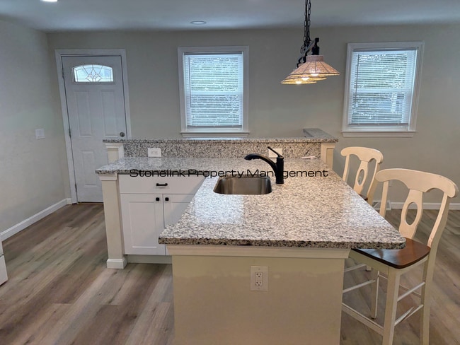 Photo - Fully Renovated Cottage For Rent in Riverside! House