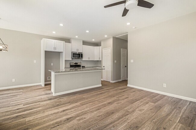 Foto del edificio - 4645 Larkspur St