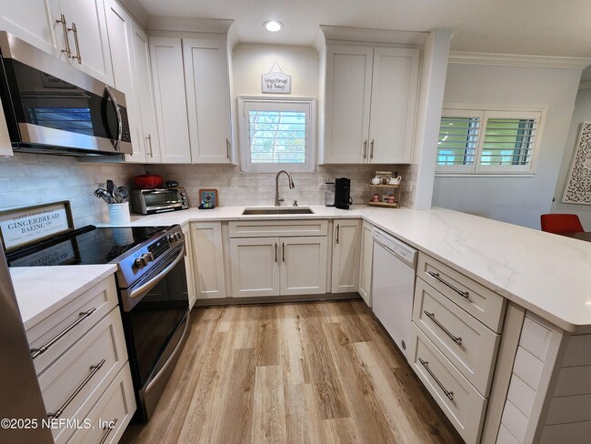 Building Photo - 1800 The Greens Way