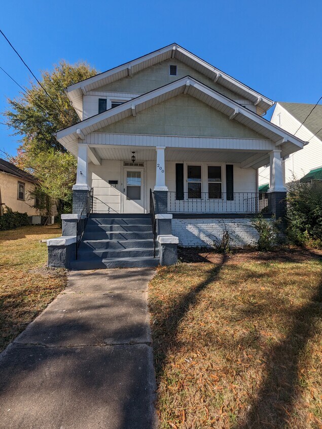 Primary Photo - 200 Montague St
