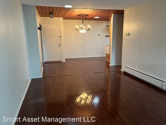 Building Photo - 1 br, 1 bath House - 2025 E Greenwich Ave ...