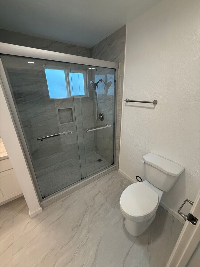 Foto del edificio - 4 bedroom home now available in South San Jose near Hellyer County Park!