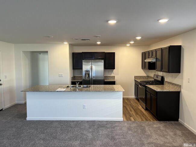 Foto del edificio - 9255 Logan Creek Rd