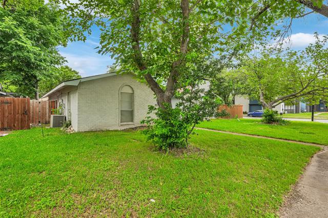Building Photo - 1901 Vail Dr